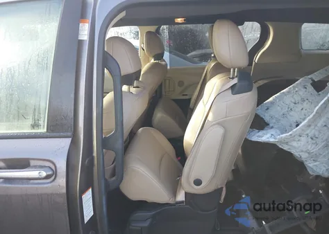 2021 Toyota Sienna Xle z USA, uszkodzony, nr VIN 5TDJSKFC9MS012324